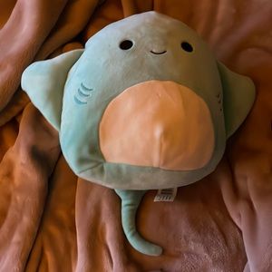 LIKE NEW squish mallow no tag with name but is a og squishmallow. no staines